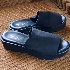 Donald Pliner Women's Black Mules Size 10, Stretchy Upper